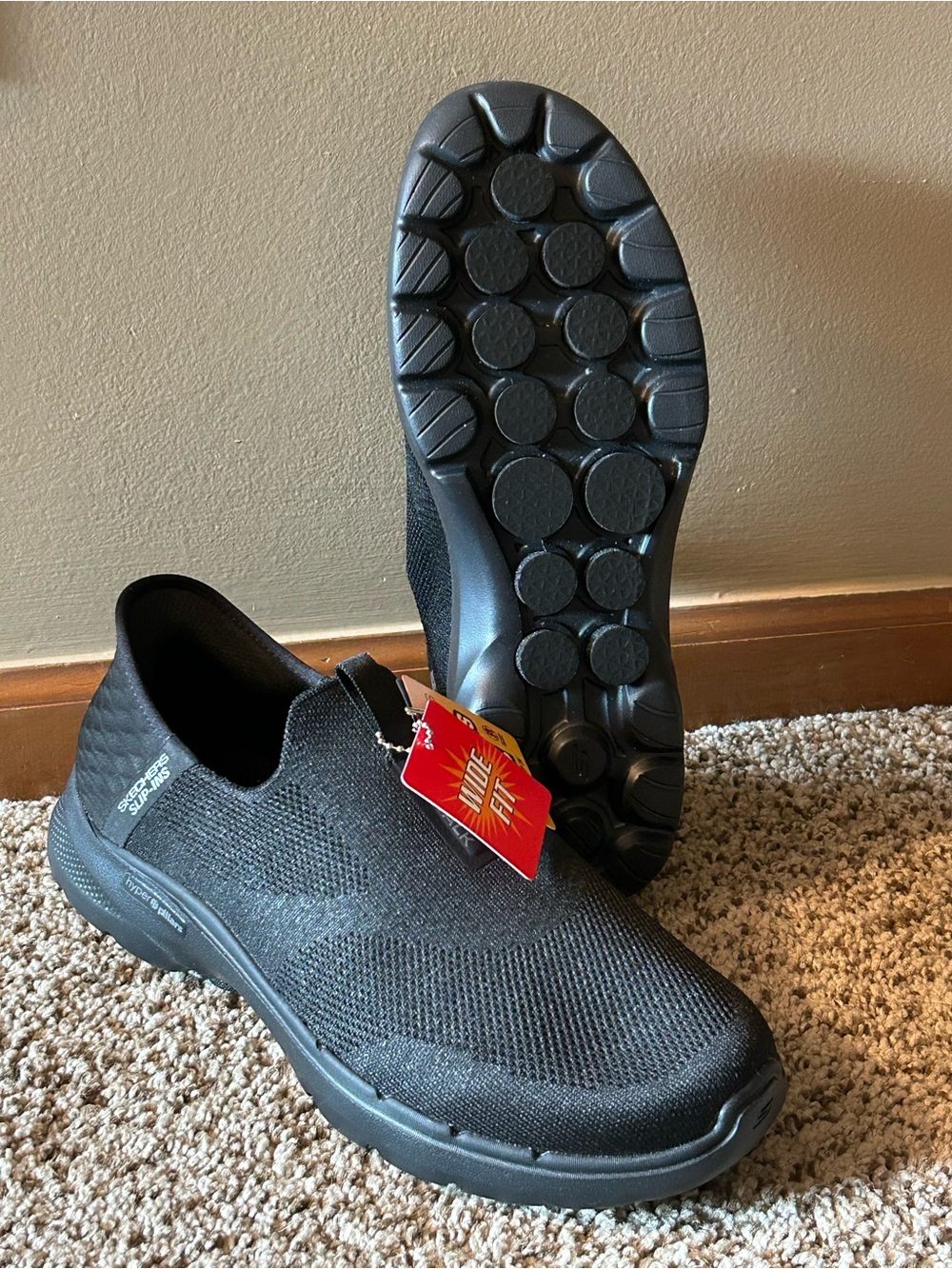 Skechers GoWalk 6 triple black hands free with hyper pillars women's size 9 Wide